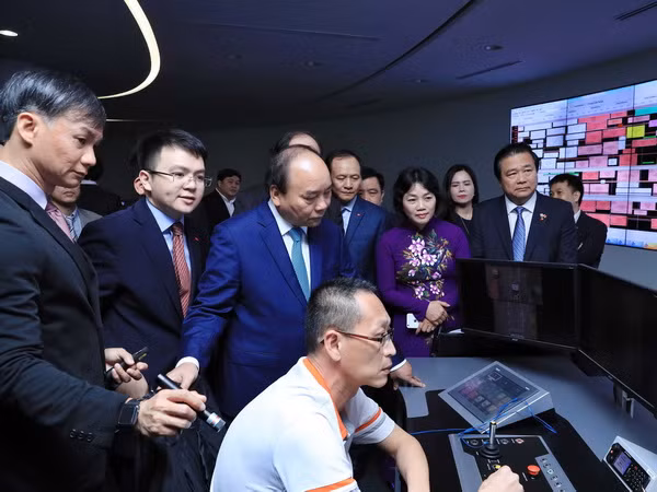 Thủ tướng Nguyễn Xuân Phúc thăm Cảng Singapore và Supply Chain City ảnh 1