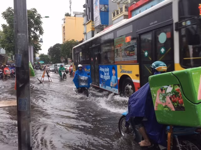 Các tỉnh miền Bắc tiếp tục có mưa diện rộng, có nơi mưa rất to ảnh 1