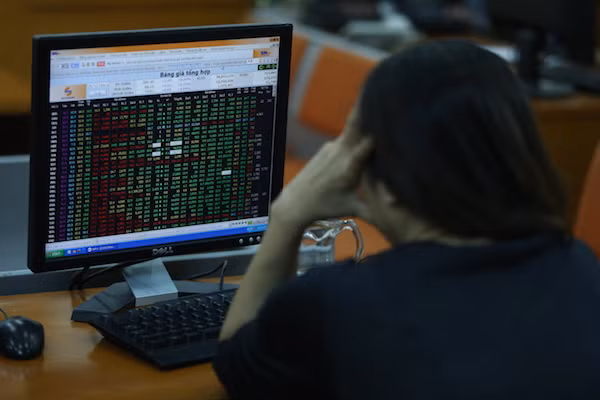 Thị trường đỏ lửa, chỉ số VN-Index ‘rơi tự do’ mất hơn 31 điểm ảnh 1