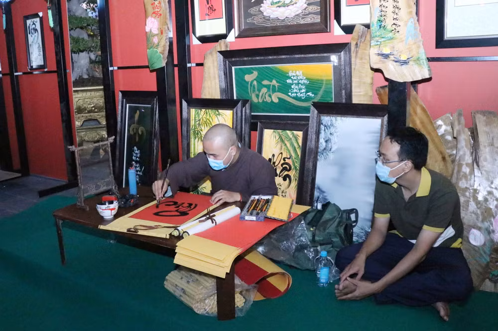 Khai mạc lễ hội Phố ông Đồ 'Xuân bình an' tại Thành phố Hồ Chí Minh ảnh 1