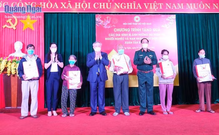 Chánh án TAND tối cao và Trưởng Ban Kinh tế TW làm việc tại Quảng Ngãi ảnh 1