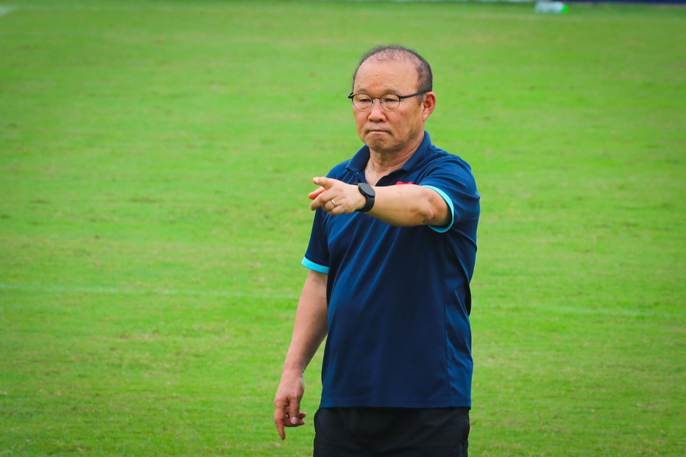HLV Park Hang-seo cho biết bản thân gặp áp lực phải giành chiến thắng khi chỉ đạo tuyển Việt Nam đá trên sân nhà. (Ảnh: PV/Vietnam+)