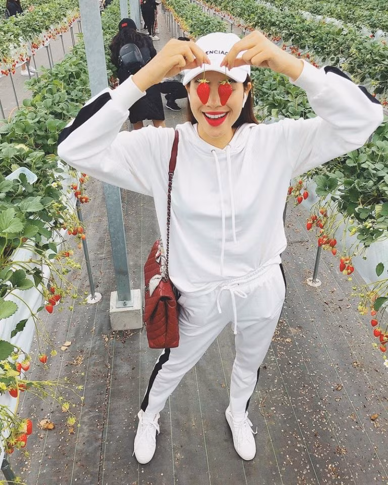 Ngất ngây với street style ngập tràn váy đầm cổ điển của mỹ nhân Việt ảnh 8