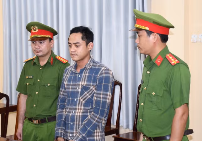 Khởi tố, bắt tạm giam thanh niên chặn đường, đập xe cấp cứu ở Trà Vinh ảnh 1