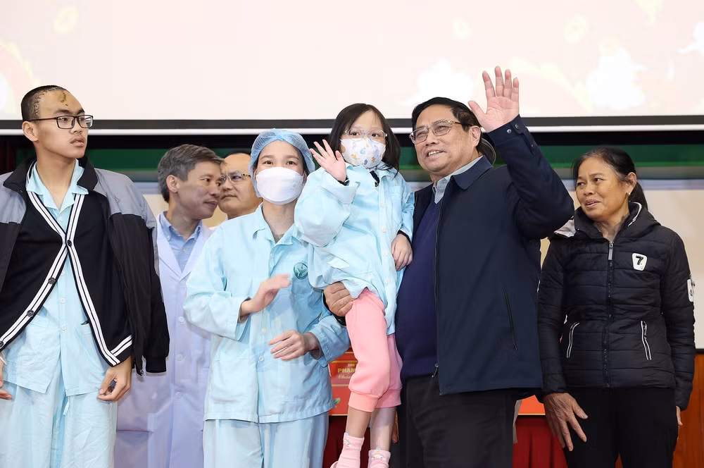 ttxvn_thu tuong chuc tet benh vien (1).jpg