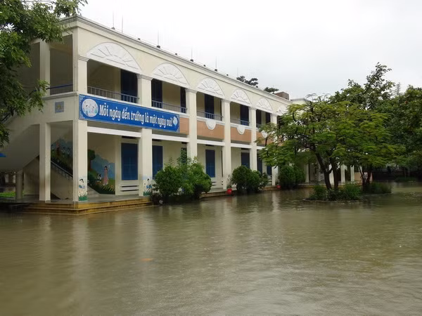 Khánh Hòa: Mưa lũ gây ngập trên diện rộng, 10 ngôi nhà bị sập ảnh 1