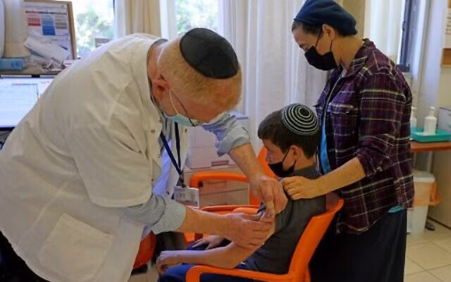 Israel cho phép tiêm vaccine phòng COVID-19 cho trẻ em 5 đến 11 tuổi ảnh 1