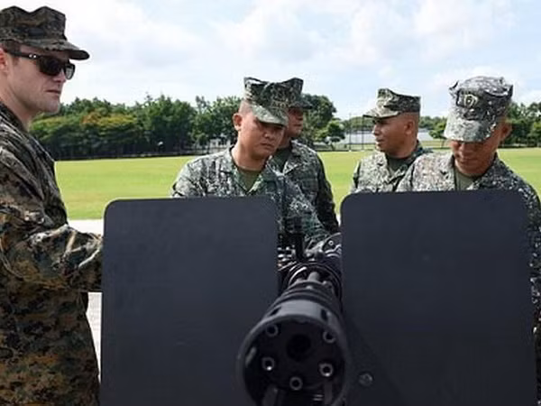 Mỹ cung cấp rocket, đạn dược cho Philippines chống phiến quân ảnh 1
