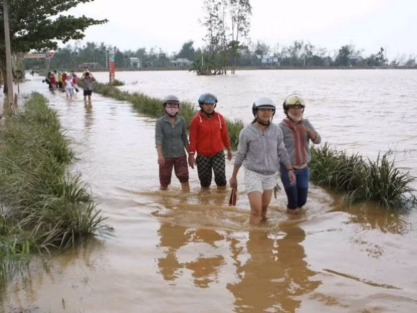 Trường học chủ động cho học sinh nghỉ để tránh bão số 3 ảnh 1