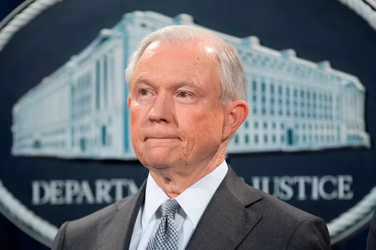 Bộ trưởng Tư Pháp Mỹ muốn đối chứng cựu Giám đốc FBI Comey ảnh 1