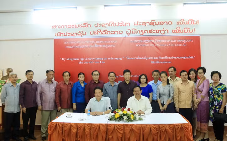 Hỗ trợ kỹ năng biên tập và xử lý thông tin trên mạng cho nhà báo Lào ảnh 2
