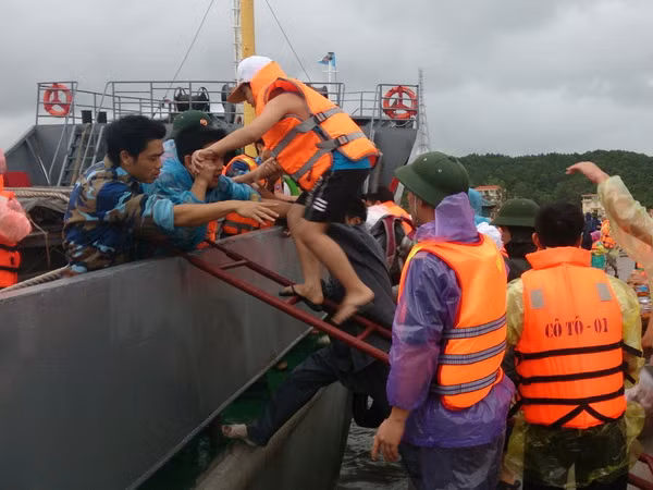 Nghiêm cấm thu tiền vé tàu của du khách từ Cô Tô về đất liền ảnh 1