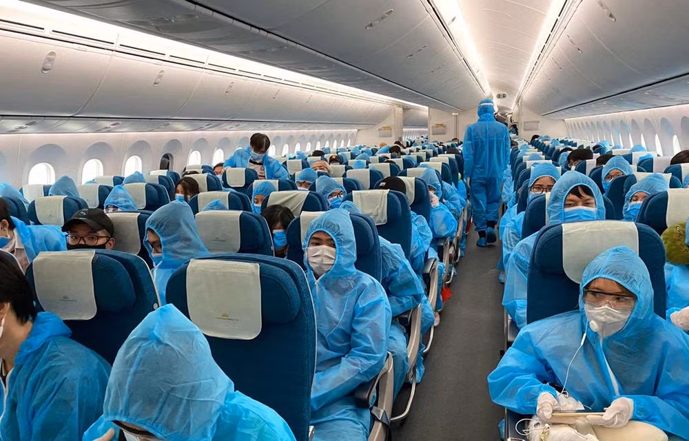 Tạm dừng cấp phép các chuyến bay từ Anh, Nam Phi về Việt Nam ảnh 1