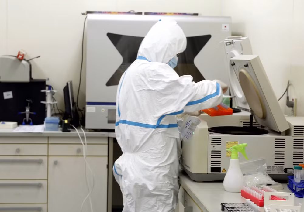 Các nhà khoa học nữ phân lập virus SARS-CoV-2 nhận giải Kovalevskaia ảnh 1