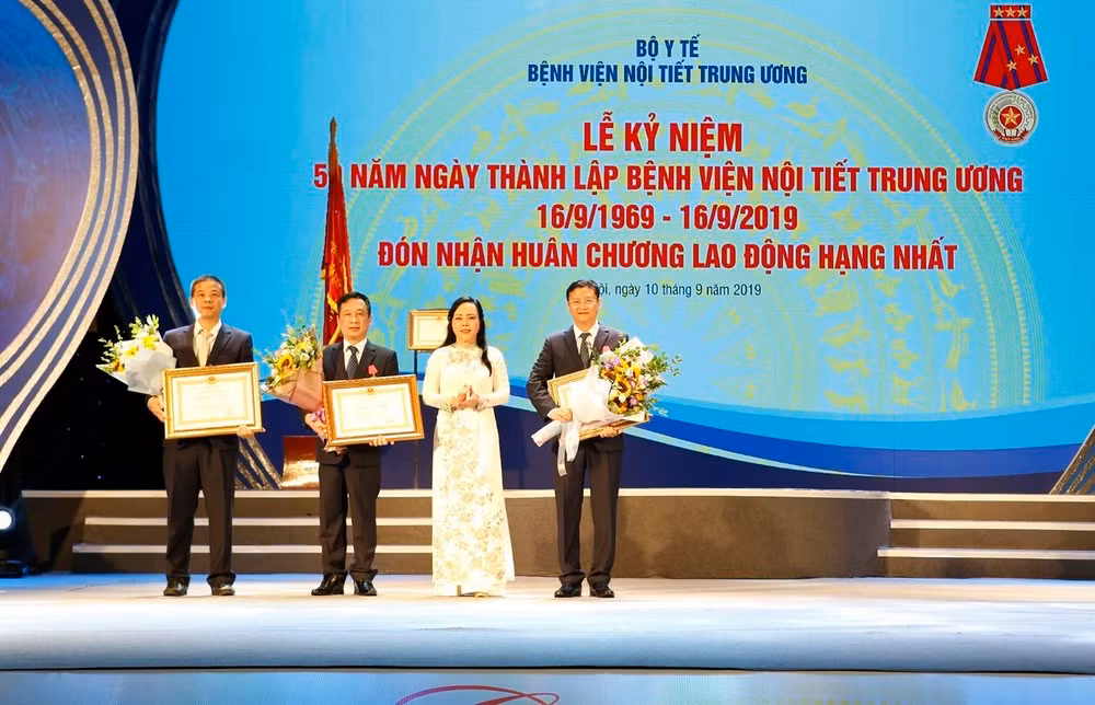 Bệnh viện Nội tiết Trung ương đón nhận Huân chương Lao động hạng Nhất ảnh 4
