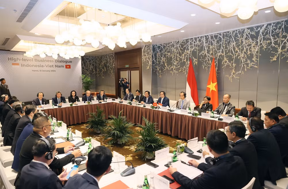 thu-tuong-pham-minh-chinh-va-tong-thong-indonesia-joko-widodo-gap-doanh-nghiep-hai-nuoc-toan-canh-2439.jpg