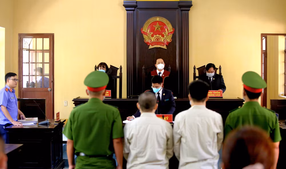 Diễn viên hài Hữu Tín lĩnh án hơn 7 năm tù do tổ chức sử dụng ma túy ảnh 2