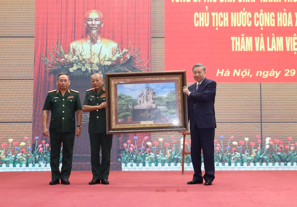 ttxvn_tong_bi_thu_chu_tich_nuoc_to_lam_lam_viec_voi_tong_cuc_ii_bo_quoc_phong_29-12.jpg