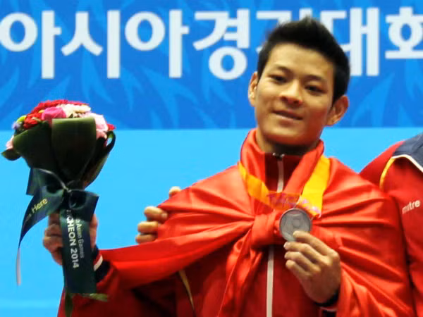 [Photo] Lực sỹ Thạch Kim Tuấn giành huy chương bạc ASIAD 17 ảnh 4