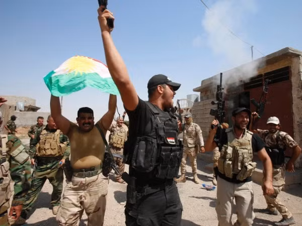 300 người Kurd vượt biên giới Thổ Nhĩ Kỳ sang Syria chống IS ảnh 1