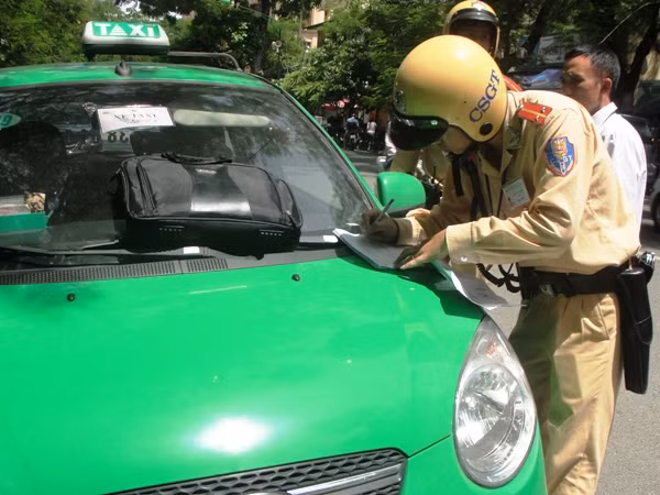 Hà Nội "dẹp loạn" taxi trước thời điểm Tết Nguyên đán ảnh 1