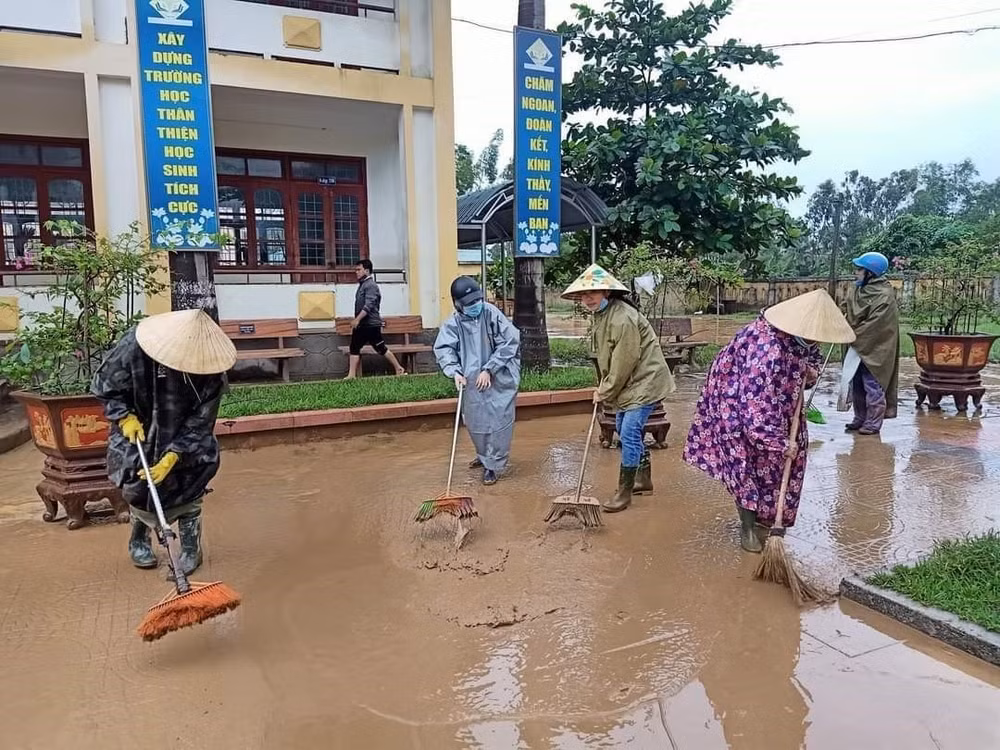 Ngành Y tế hướng dẫn người dân tự phòng dịch bệnh trong mùa mưa lũ ảnh 1