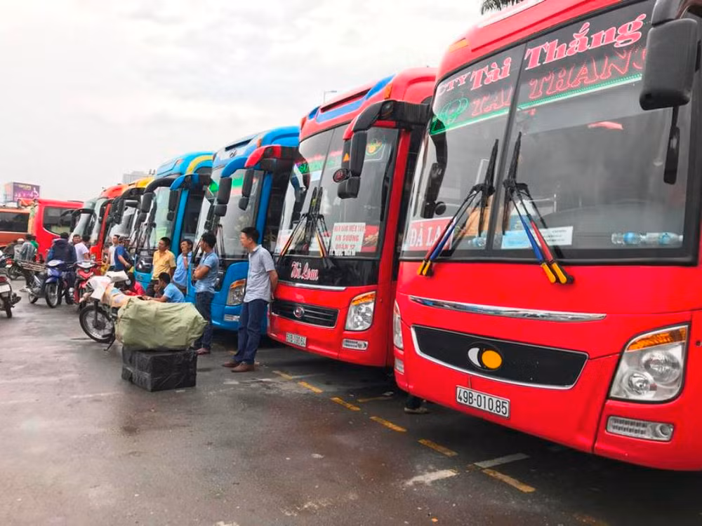 ‘Cháy’ vé máy bay giá rẻ, đường sắt ‘cạn’ tàu giường nằm dịp 30/4 ảnh 1