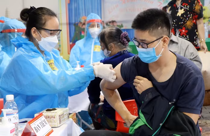 Phú Thọ: Hoàn thành tiêm mũi 1 cho người trên 18 tuổi trước ngày 20/11 ảnh 1