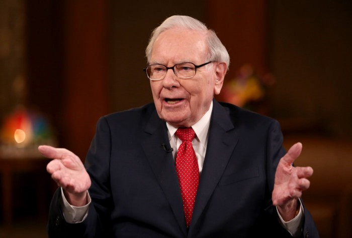Gi&aacute; trị t&agrave;i sản r&ograve;ng của tỷ ph&uacute; Warren Buffett vượt ngưỡng 100 tỷ USD |  Vietnam+ (VietnamPlus)