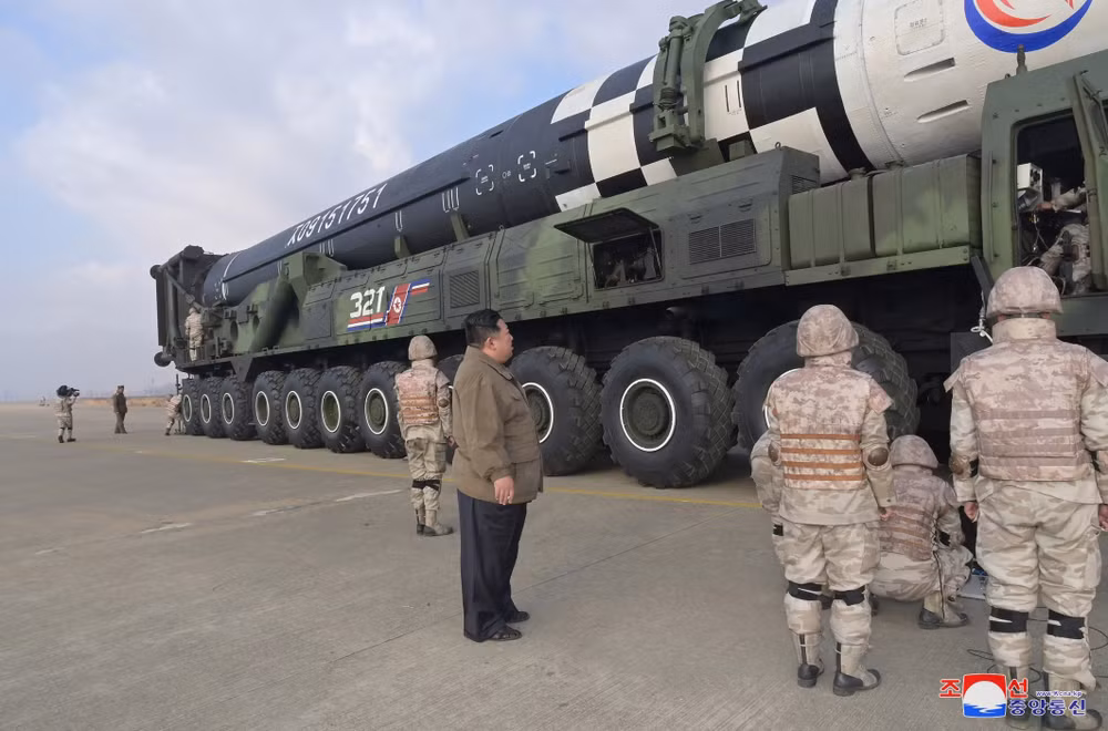 Triều Tiên xác nhận lần đầu tiên thử nghiệm ICBM “Hwasong-18" ảnh 2