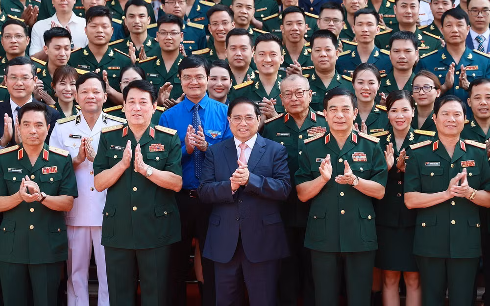 Thủ tướng: Tạo thuận lợi cho nghiên cứu khoa học trong quân đội ảnh 2
