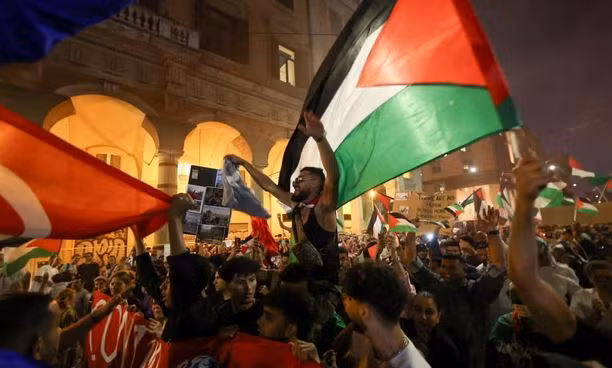 Xung đột Hamas-Israel: Người dân nhiều nước tuần hành phản đối bạo lực ảnh 1