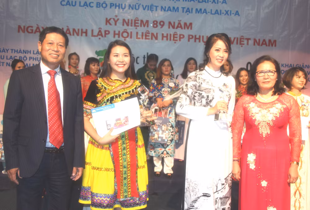 Hoạt động chào mừng Ngày Phụ nữ Việt Nam 20/10 tại Malaysia ảnh 1