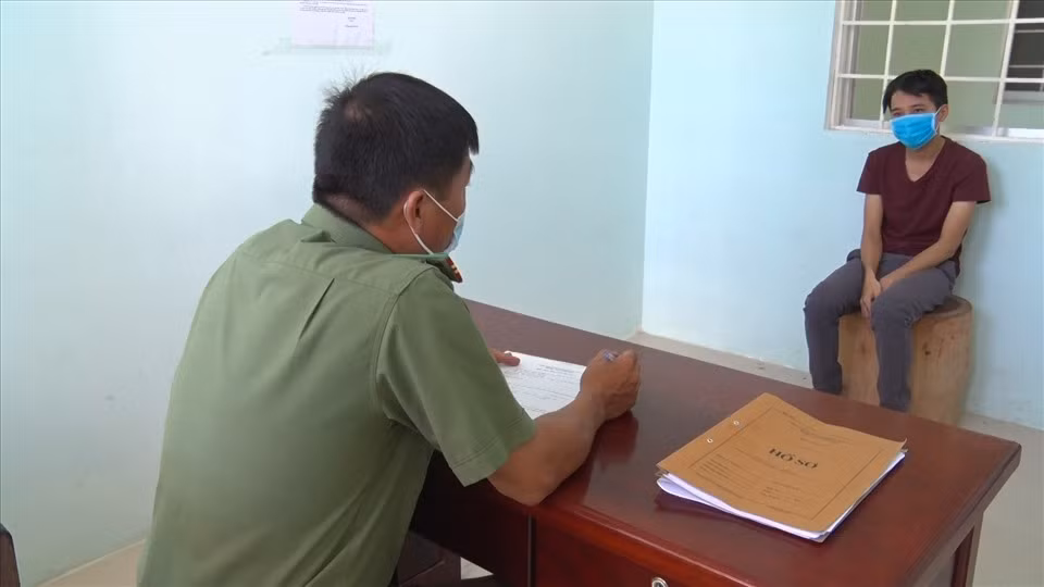 Tạm giam 2 đối tượng tổ chức cho người khác trốn đi nước ngoài ảnh 1