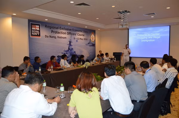 Bộ Quốc phòng Anh lần đầu tiên tổ chức khóa đào tạo tại Việt Nam ảnh 1