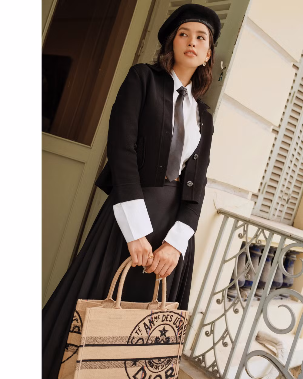 Hoa hậu Tiểu Vy hóa ‘cô chiêu’ thời thượng với thời trang Dior ảnh 4