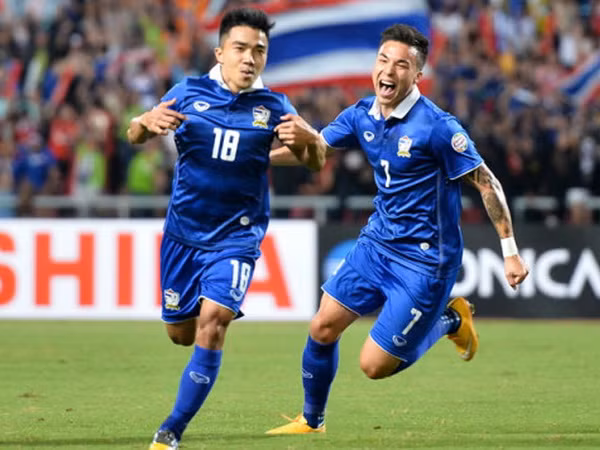 Chanathip đến J-League, bóng đá Thái Lan lại đi trước Việt Nam ảnh 1