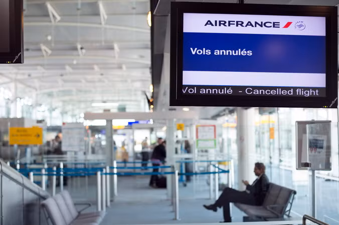 1.400 hành khách Vietnam Airlines bị ảnh hưởng vì Air France ảnh 1