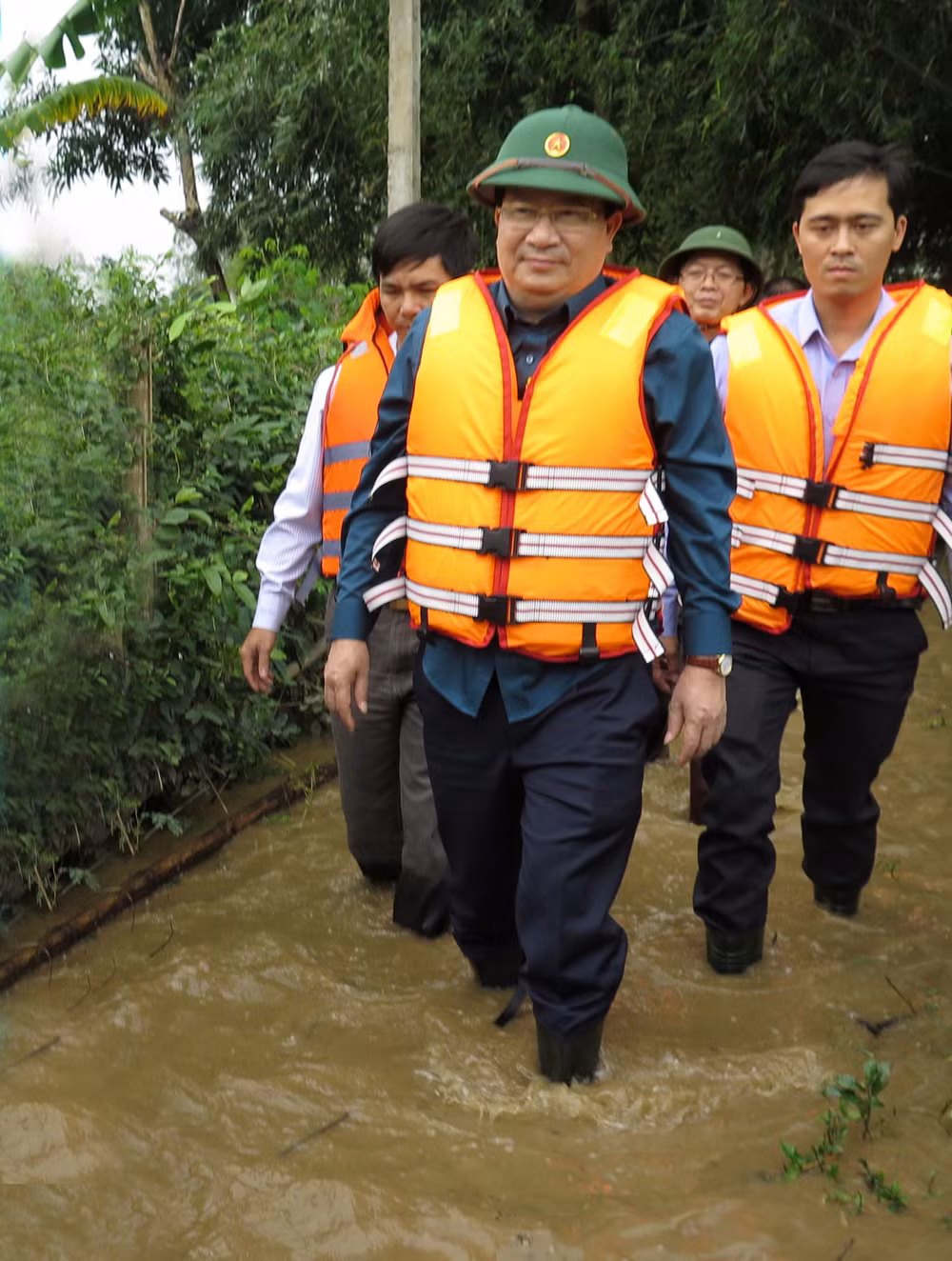 Phó Thủ tướng thị sát vùng rốn lũ ở Bình Định, Quảng Ngãi ảnh 2