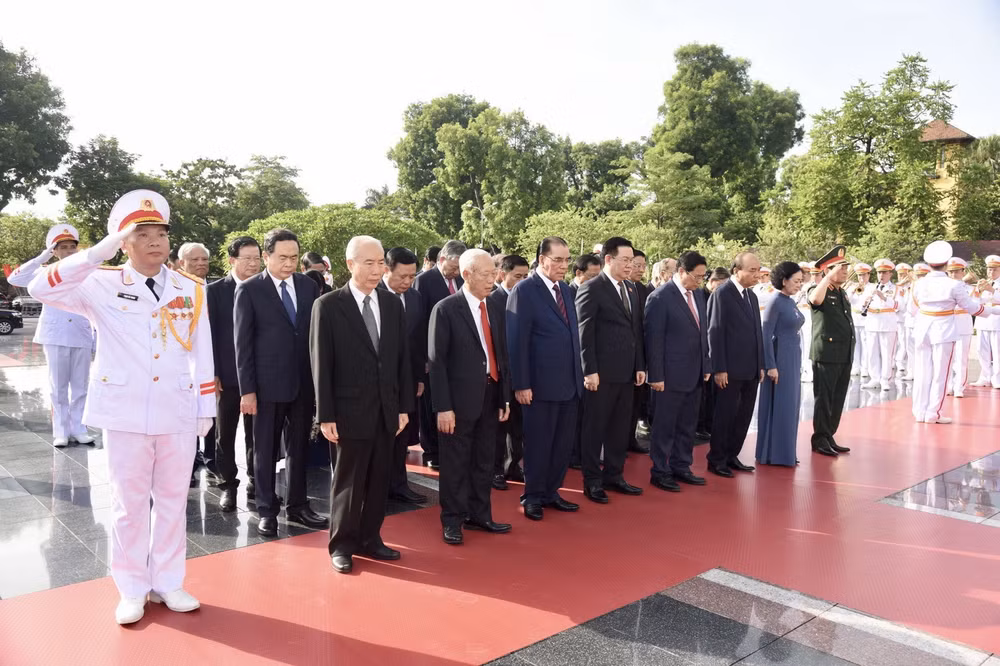 Tưởng niệm các Anh hùng Liệt sỹ - những người con ưu tú của dân tộc ảnh 1