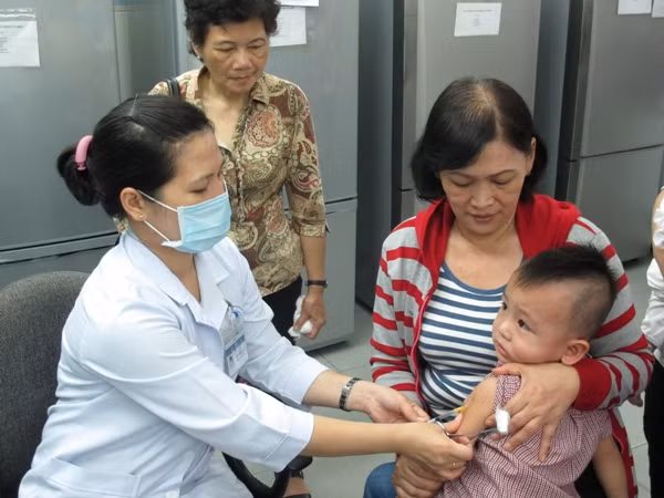 Hơn 368.000 trẻ đã được tiêm vắcxin sởi-Rubella an toàn ảnh 1
