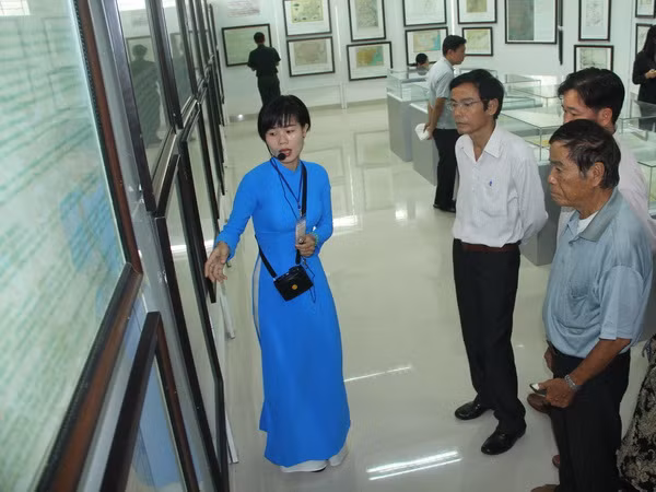 Trưng bày bản đồ, tư liệu Hoàng Sa và Trường Sa tại Long An ảnh 1