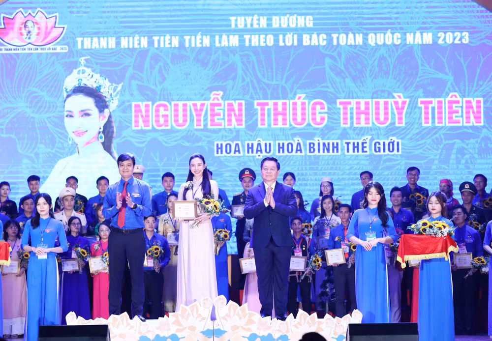 Tuyên dương 420 thanh niên tiêu biểu học tập và làm theo lời Bác ảnh 1