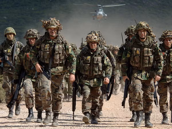 Nga đề xuất sáng kiến triệu tập cuộc họp khẩn với NATO ảnh 1