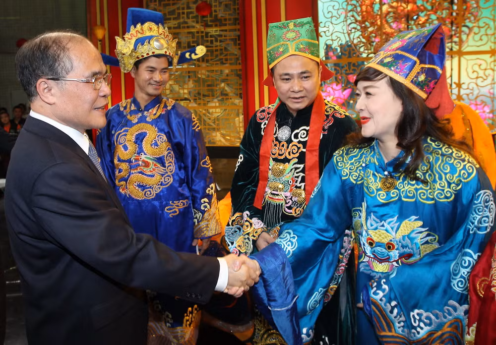 Chủ tịch Quốc hội Nguyễn Sinh Hùng gặp gỡ các Táo quân 2015 ảnh 1