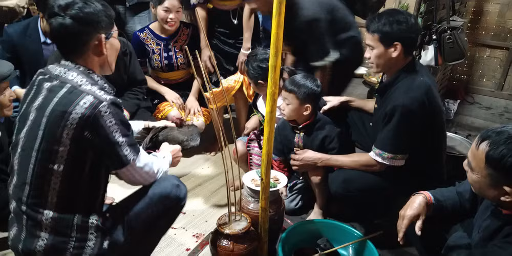 Độc đáo nghi lễ thiêng trong Tết Gơ rơ của người Khơ Mú ảnh 1