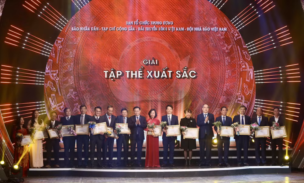 VietnamPlus được xướng tên tại Giải Báo chí Toàn quốc về Xây dựng Đảng ảnh 6