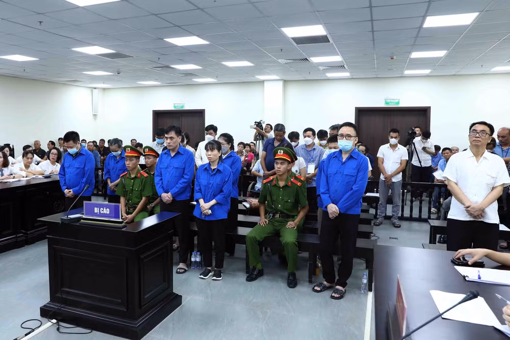 Vụ SGK giả: Cựu Phó Cục trưởng Cục QLTT Trần Hùng lĩnh án 9 năm tù ảnh 2