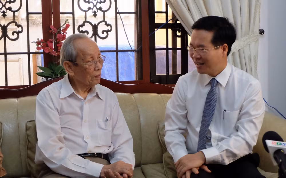 Trưởng ban Tuyên giáo Trung ương thăm, chúc mừng nhà giáo tiêu biểu ảnh 1