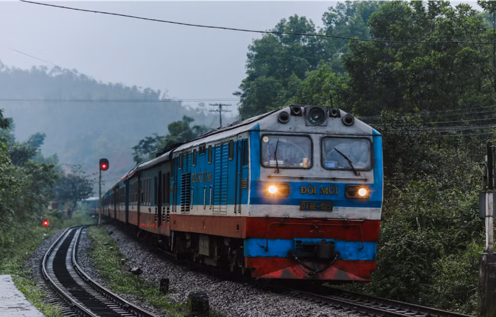 Vắng khách, ngành đường sắt cắt giảm thêm nhiều đoàn tàu sau Tết ảnh 1